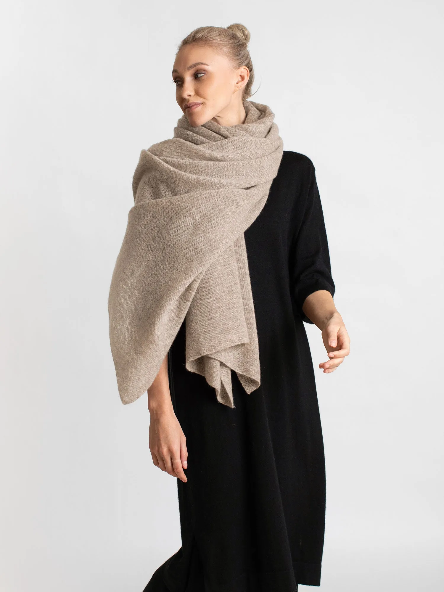 Airy cashmere scarf "Flow" - toast