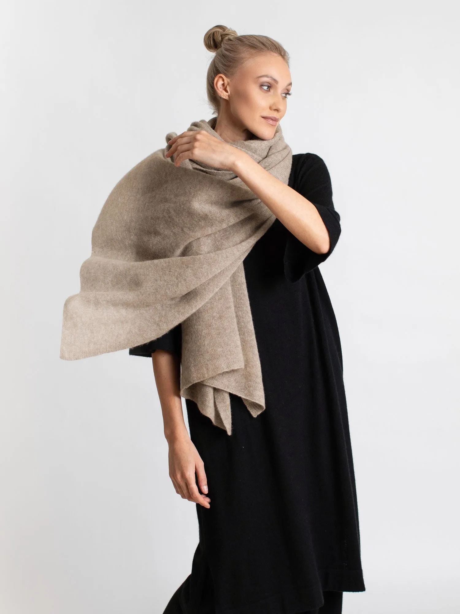 Airy cashmere scarf "Flow" - toast